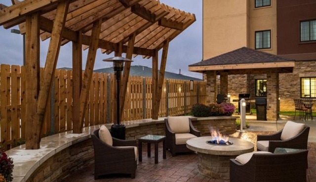 Cozy King Suite | FREE Breakfast + Laptop-friendly