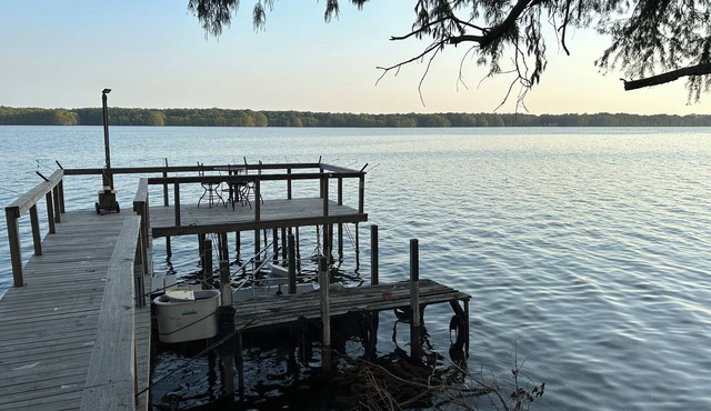 Cozy lake front home on beautiful Lake Washington. Deck, dock and boat slip.