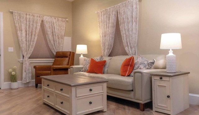 Cozy living space, fully equipped kitchen, and peaceful country setting. Just minutes from local wineries and Red River Station BBQ—ideal for couples, friends, or small families. Also available for mid-term rentals, perfect for extended stays, work a
