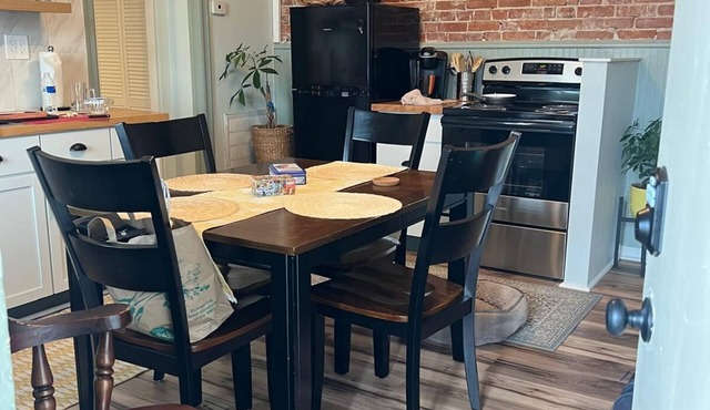 Cozy Loft from 1860 in Frenchtown facing Katy trail St Charles MO
