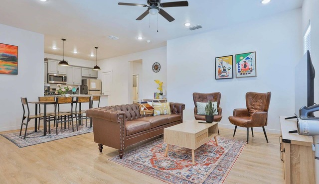 Cozy & Modern 3BR Near Texas Tech with Garage Parking