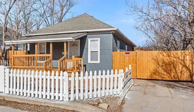 Cozy Pueblo House w/Yard - Near Downtown & More with Clean & Comfy Sta