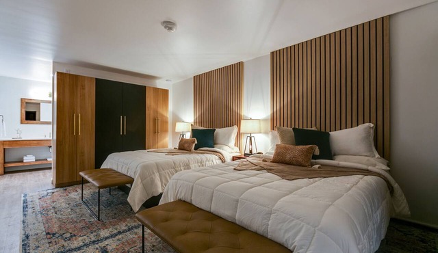 Cozy Queen Room in Downtown Boutique Hotel – Steps from Art, Dining & River Walk