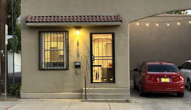 Cozy Retro Downtown Living