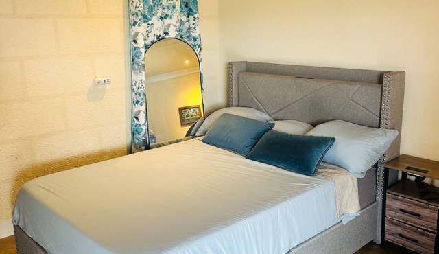 Cozy studio in lovely Saint Thomas with fitness room, AC, WiFi, swimming pool in Saint Thomas