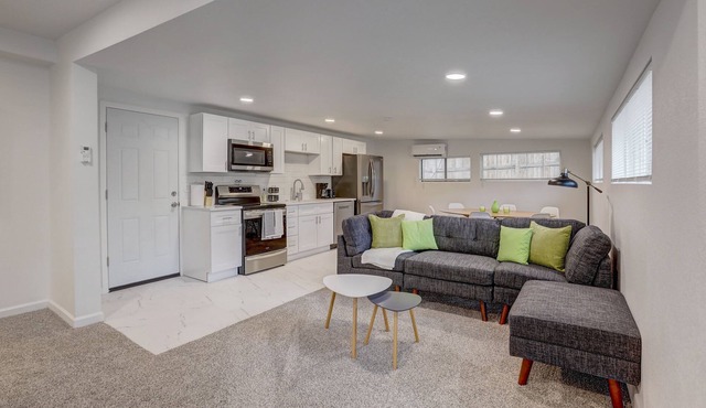 Cozy Unit Close to Downtown, Skiing & RedRocks