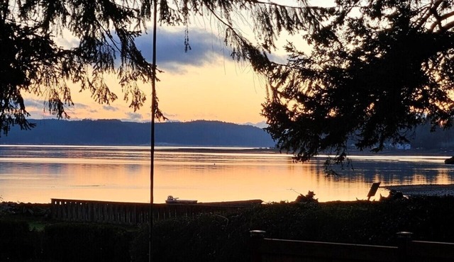 Cozy Water-View Escape with Private Beach Access
