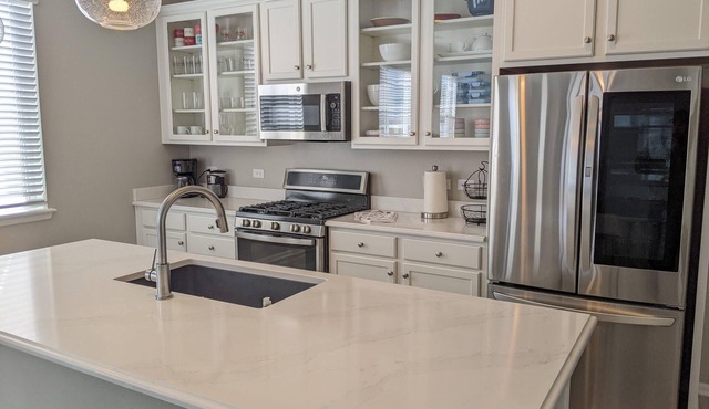 Cozy Windsor home near shopping and dining. Pet Friendly!
