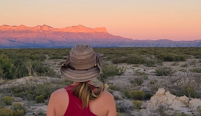 Cozy Yurt. Queen Bed. Guadalupe Mountain View