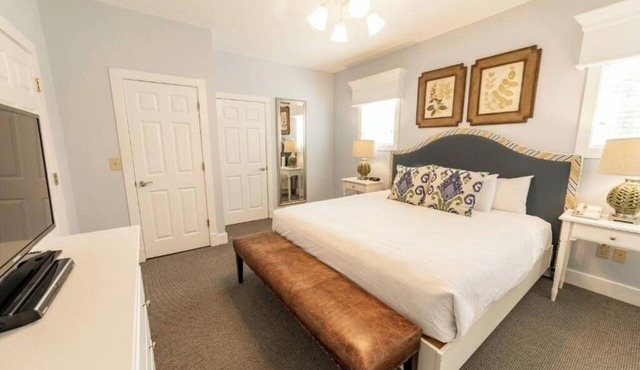Create Unforgettable Memories in Your Next Favorite Getaway! 2 Units, Pool! in Williamsburg
