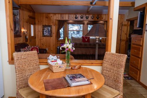 Creekside Cabin at O-Bar-O