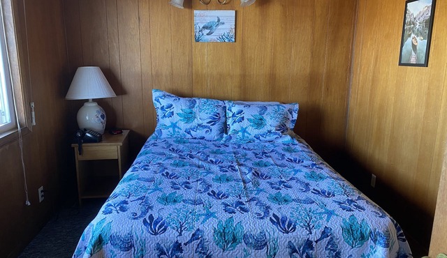 Curley's, D - Motel - 1 Queen/2 Single/Kitchen