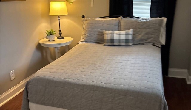 Cute and Cozy Downstairs Apartment in St. Albans