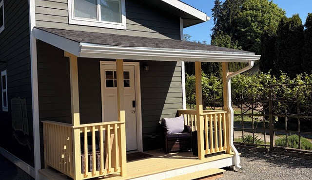 Cute & Cozy NEW 1-bedroom Tiny House in quiet Renton neighborhood!