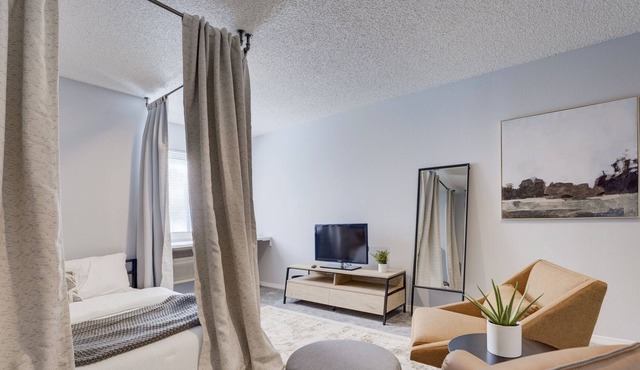 Cute Studio Condo w/ Community Pool, Gym, More!