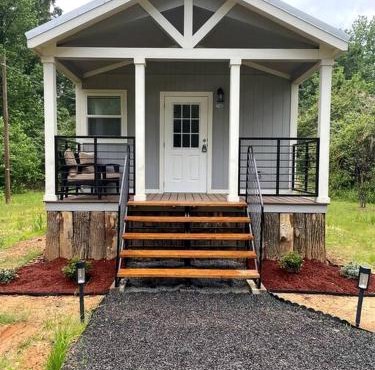 Cute Tiny House on Sixty Acres of Private Land for a Peaceful Glamping Getaway in Northern Mississippi