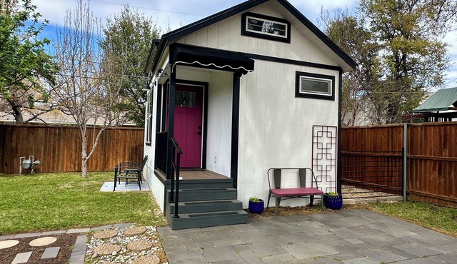 Dallas Guest House | Monthly Stays | Near Love Field | Shared Outdoor Kitchen