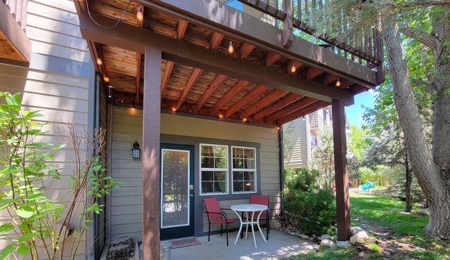 Darling Condo Overlooking River, Private Entrance