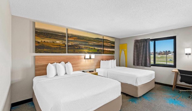 Days Inn & Suites by Wyndham Des Moines Airport