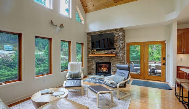 Deck + Scenic Views: Beech Mountain Cabin in Banner Elk