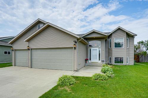 Deck & Yard! Moorhead Getaway Near Downtown Fargo