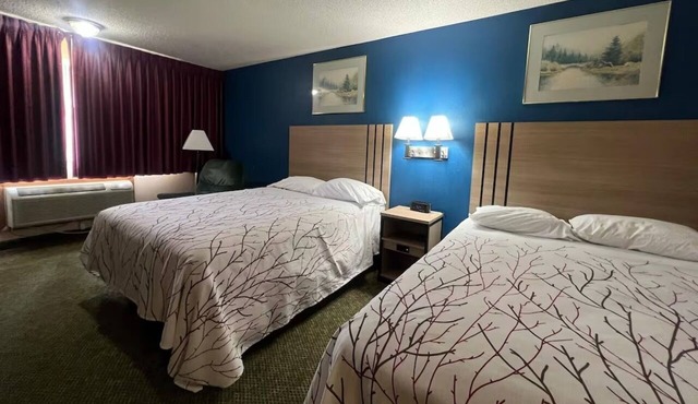 Deluxe 2 Queen Beds with Free Self Parking — Near Downtown & Museums
