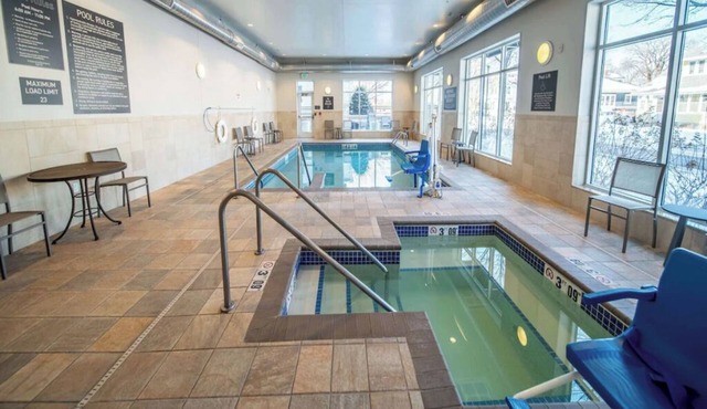 Deluxe King Studio Suite w/Kitchen, Pool & Free Breakfast | 2 mi to Mayo Clinic