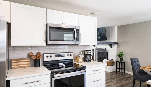 Denver Family Retreat 4BR 3 BA - Large Backyard