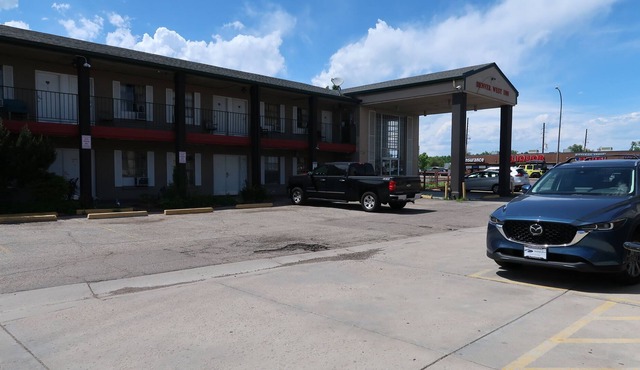Denver West Inn