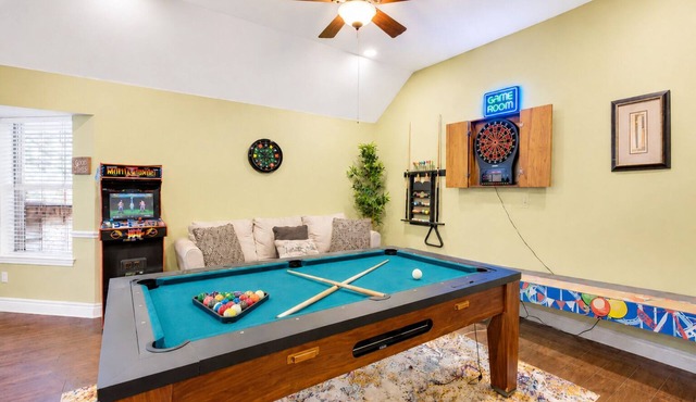 DFW Family Fun Retreat Pool Table Air Hockey Arcade Game Work Space BBQ Firepit