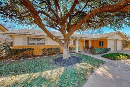 Dog-Friendly Lubbock Home w/Backyard