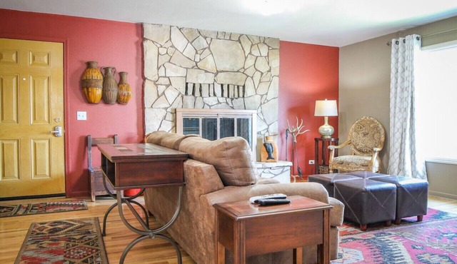 Downtown Bungalow - Cozy Downtown Home Sleeps 8! Local Golfing 50% Off!