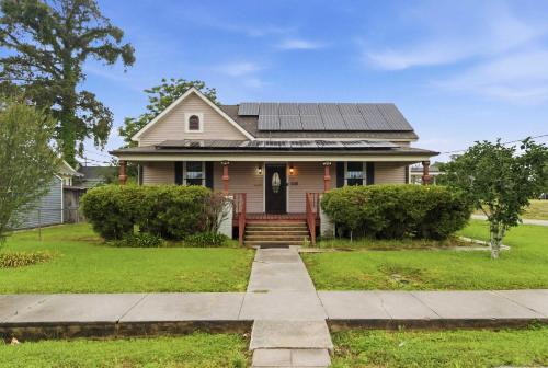 Downtown Lafayette 4BR Home with Parking