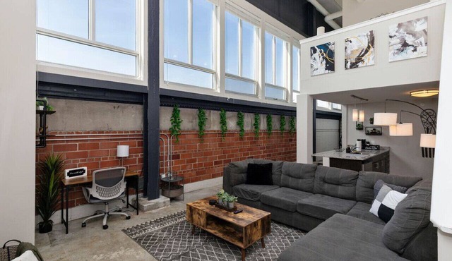Downtown Loft Skyline View 2BR