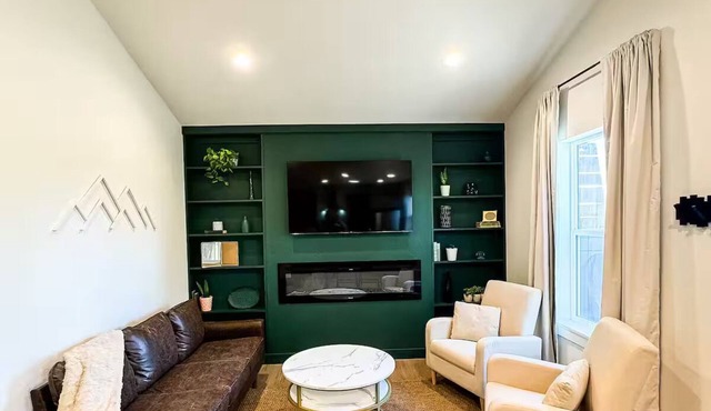 Downtown Modern Carriage House