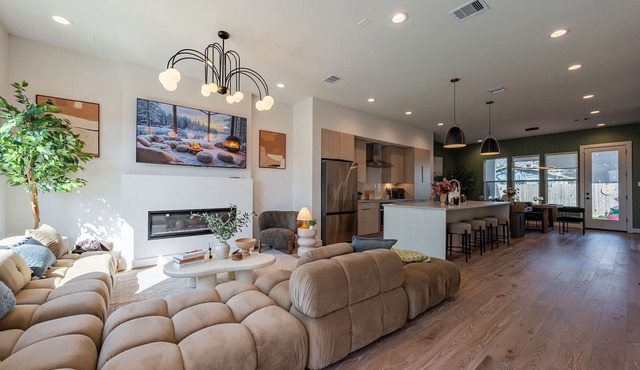 Downtown Retreat: Pool Mini Golf BBQ ‖ Mins to GRB Conv, WBC, UH & Rice Grad