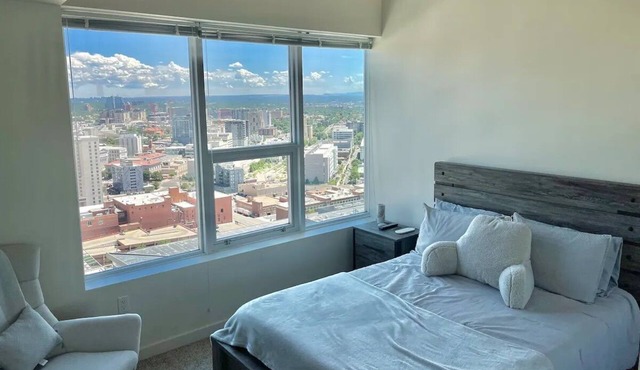 Downtown Views in a 1 Bedroom Condo - Minimum 30 Days Required
