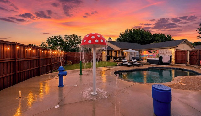 Dreamscape – Heated Pool, Spa, Splash Pad, Mario Room, Outdoor Projector