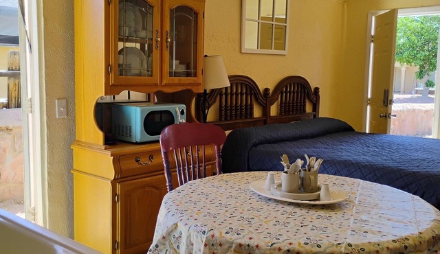 Duplex Private Studio/Mini Split Close to Downtown