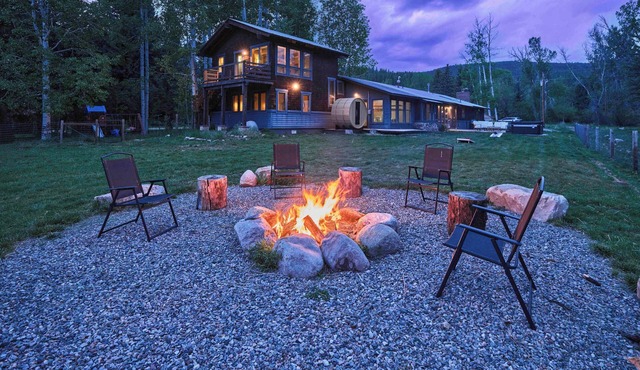 Eagle Ridge River Retreat - Hot Tub, Sauna, Yard!