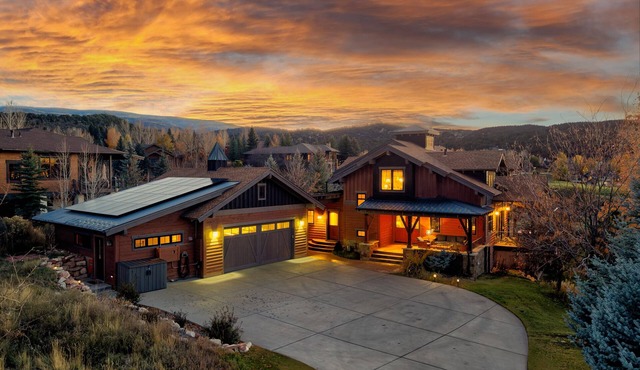 Eagle's Landing, a luxury 5BR Home in Eagle Ranch-Perfect for Groups & Families!