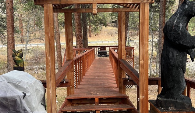East Fork River Ranch!! An outdoorsman’s dream!