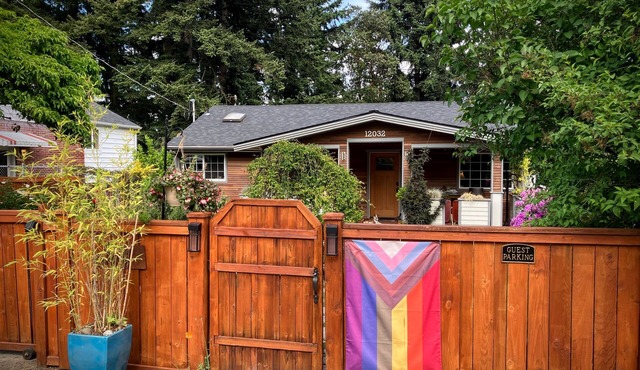 Easy access to downtown and stadiums! Welcome to North Seattle!