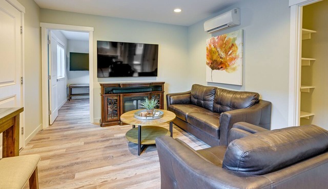 Easy Commuting! Modern SeaTac Unit w/Fireplace