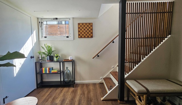 Eclectic Artist Flat: Great midpoint between Seattle, Tacoma, and National Parks