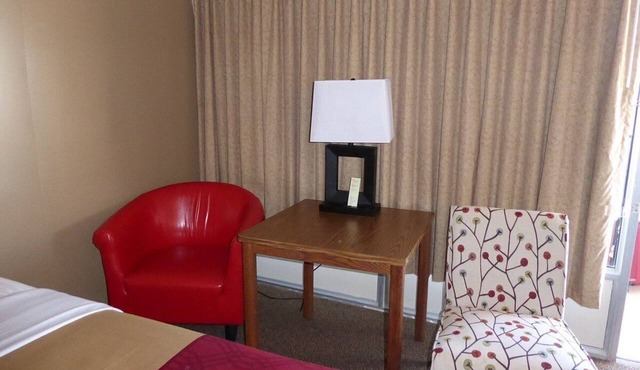 Econo Lodge Wall