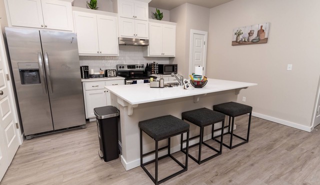 Edmond Oasis: Luxury Retreat w/Massage Chair and Infinity Game Table