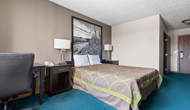 El Paso Cozy King Haven, Clean Comfort & Easy Access | Free Parking