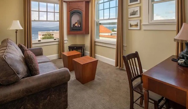 Elegant Victorian Room Near Columbia River w/Rooftop Terrace Views