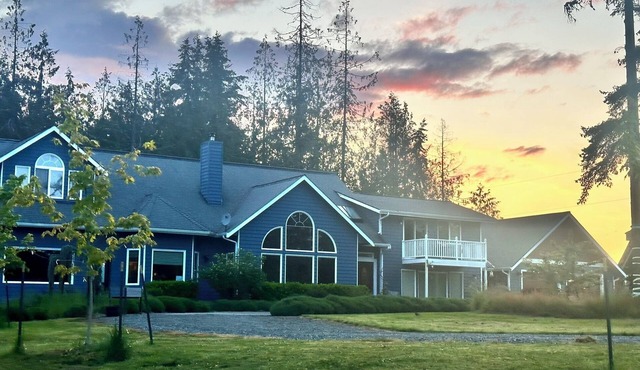 ElkLandia- A spacious 5+bd Home in Sunny Sequim, WA -Horses & Dogs welcome!